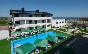 Weekend Family Hotel