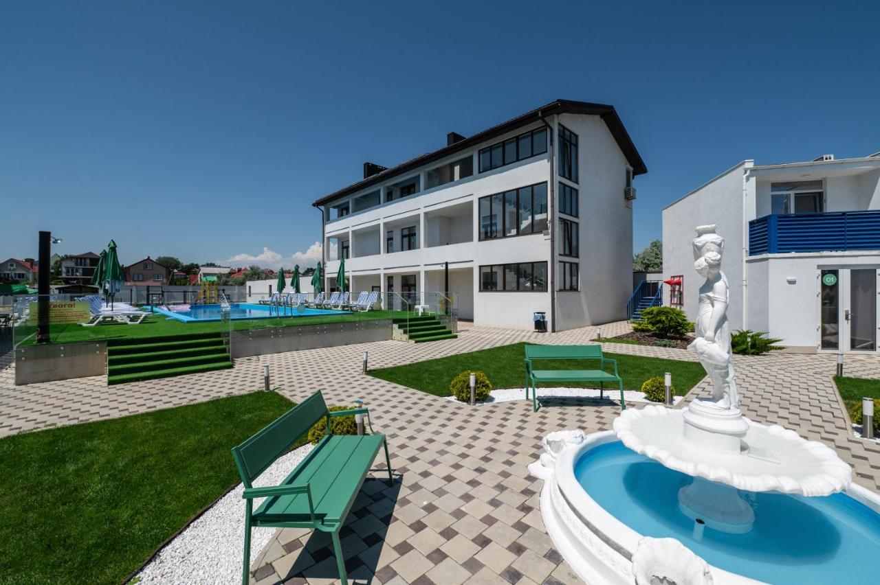 Weekend Family Hotel Каролино-Бугаз Экстерьер фото