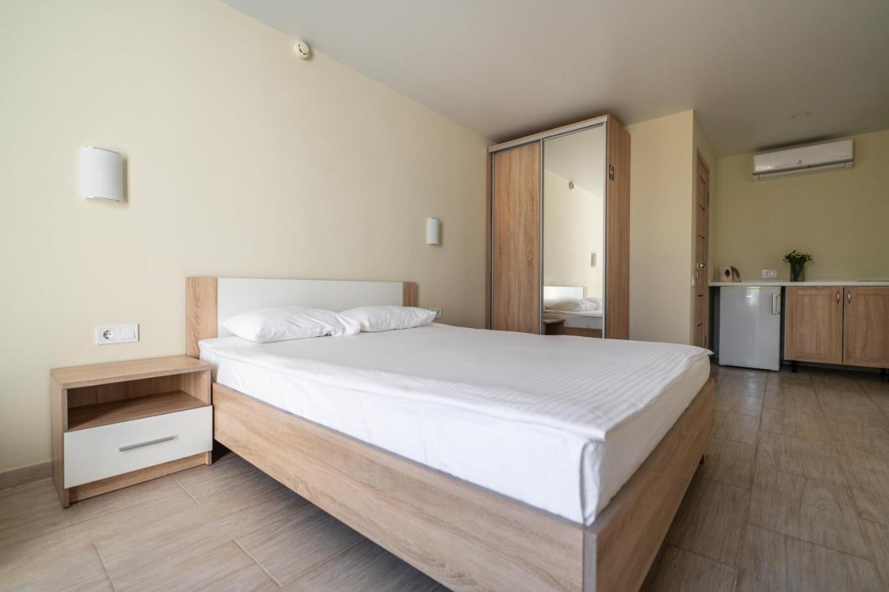 Weekend Family Hotel Каролино-Бугаз Экстерьер фото