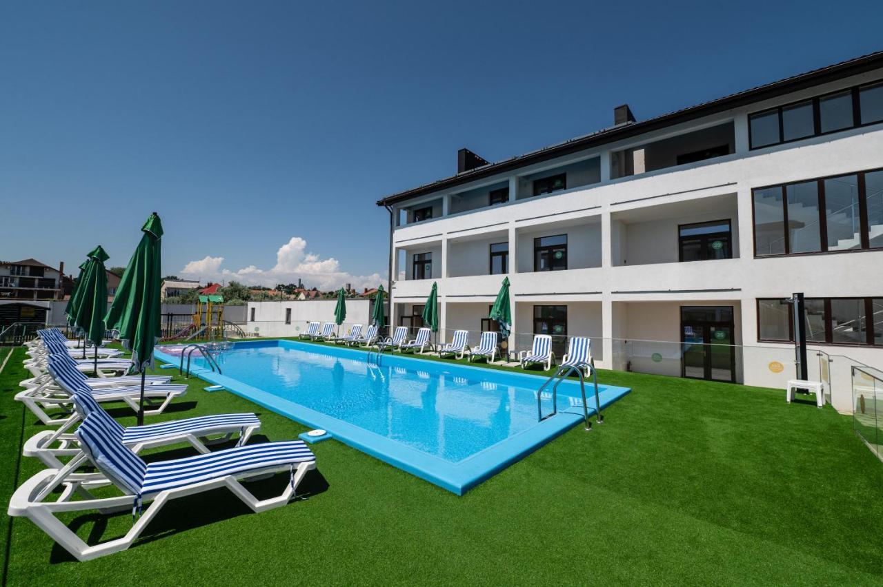 Weekend Family Hotel Каролино-Бугаз Экстерьер фото
