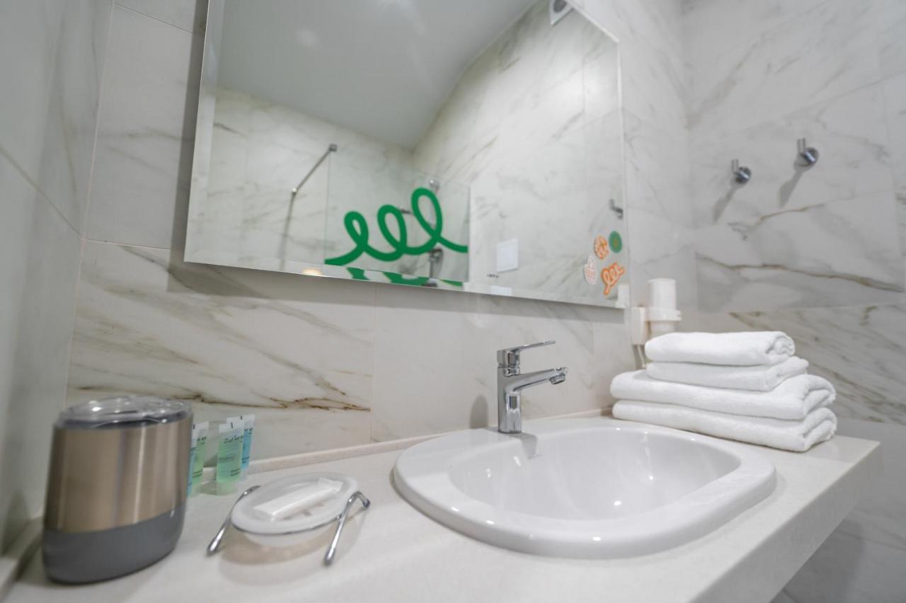 Weekend Family Hotel Каролино-Бугаз Экстерьер фото